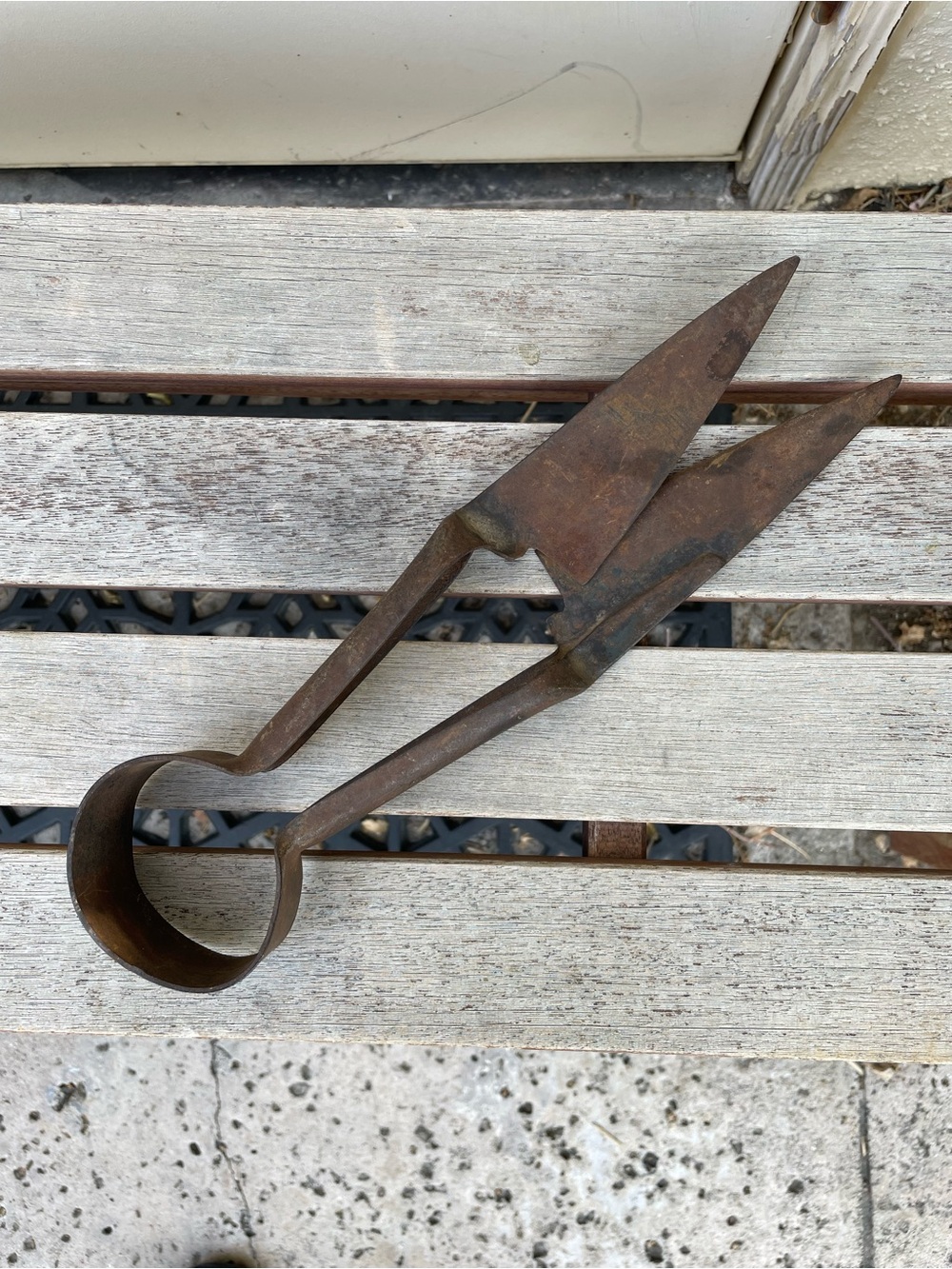 Vintage Antique Sheep Shears Primitive Farmhouse Decor Rustic Rusty Art Tool - Picture 4 of 12